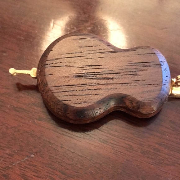 Double bass or contrabass guitar made of Wood and gilded gold tone brooch - Picture 6 of 6